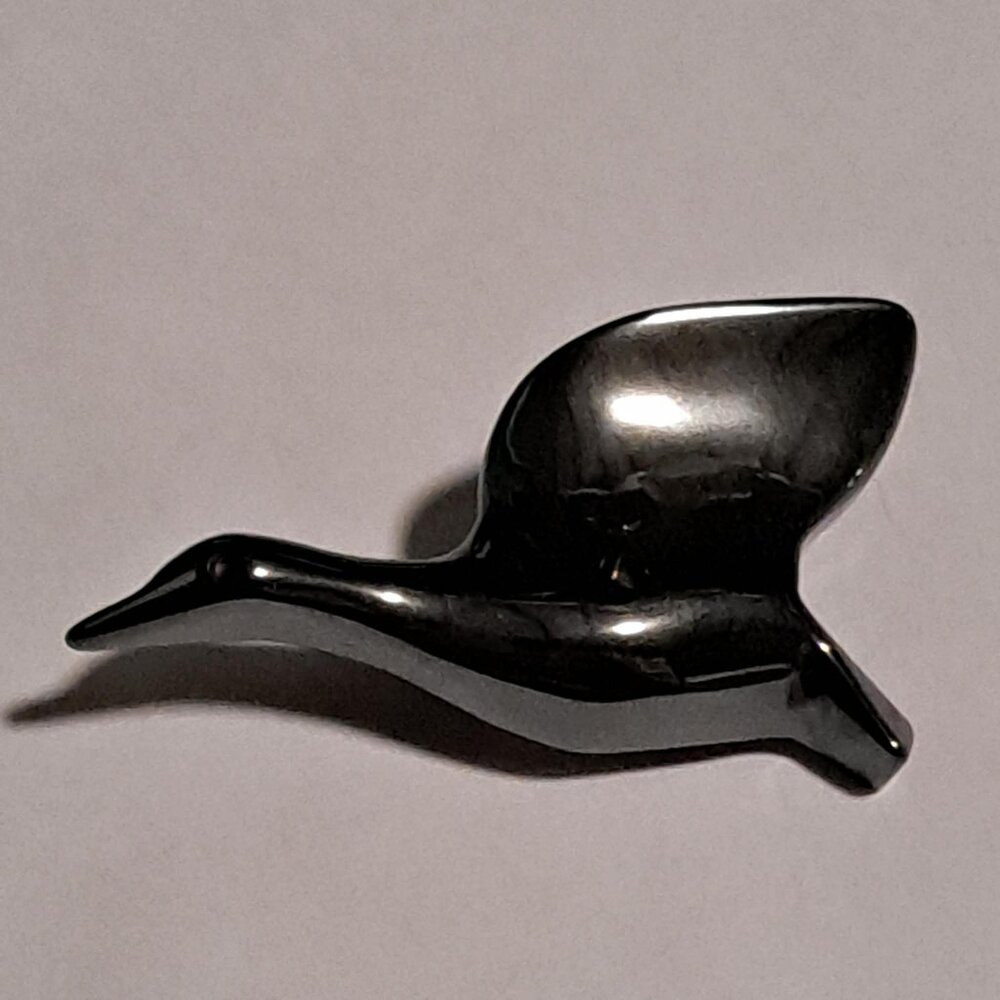 bird in flight brooch in shiny black / gun metal color - Picture 1 of 6